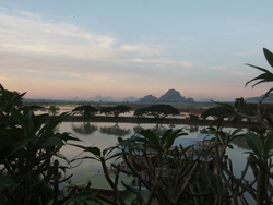 <strong>Lire la suite</strong><br>Habitants des plaines du sud-est asiatique Habitants des plaines du sud-est asiatique