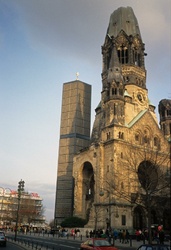 <strong>Lire la suite</strong><br>Les peuples de culture germanique au XXI siècle Les peuples de culture germanique au XXI siècle