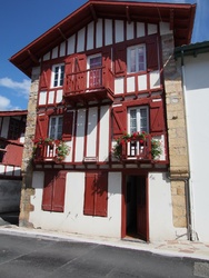 <strong>Lire la suite</strong><br>Langue Basque Langue Basque