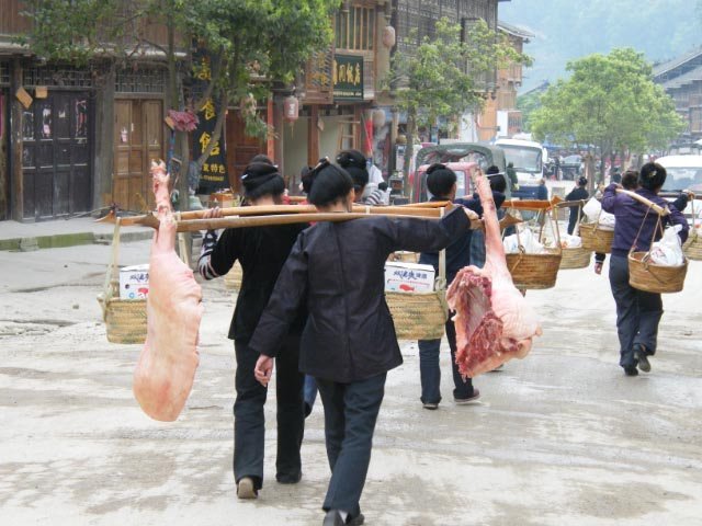 préparatifs de fete chez les Dong