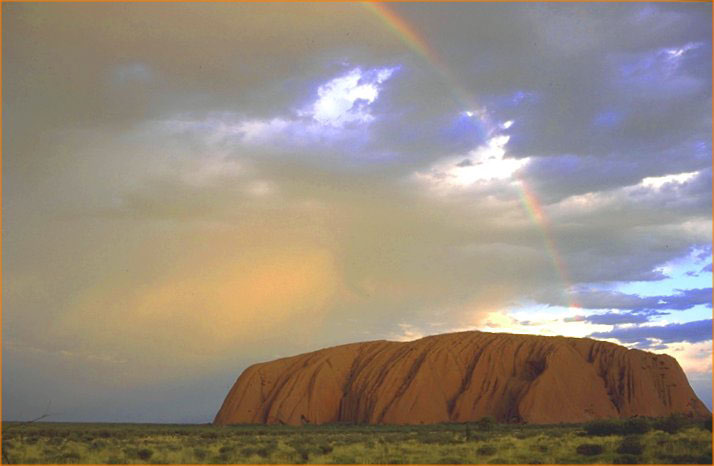 Uluru : site sacré des aborigènes australiens