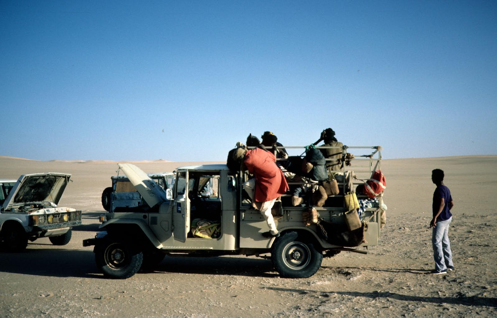 migrants dans le desert algérien