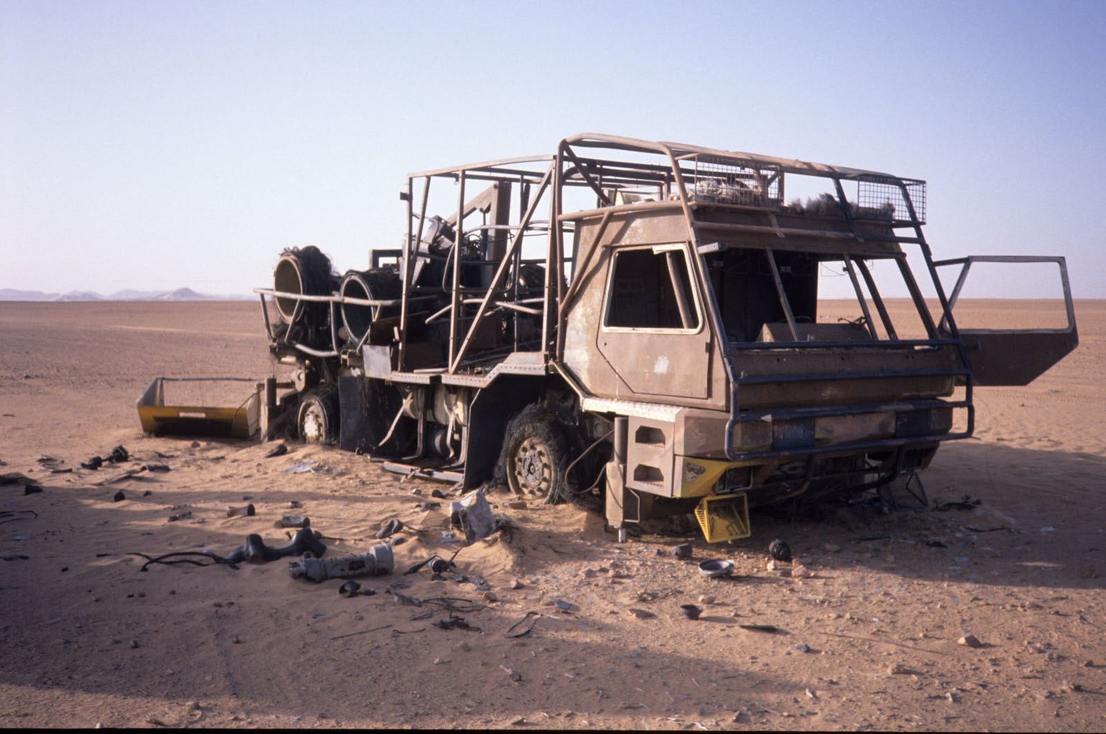 camion incendié au sahara